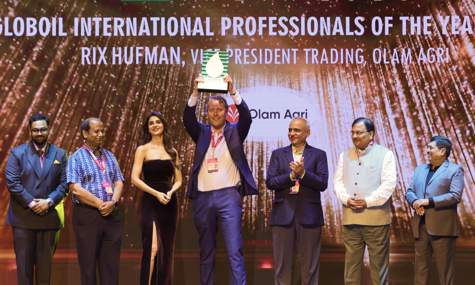 GLOBOIL Awards Night — Rix Hufman of Olam Agri receives the GLOBOIL International Professional of the Year award
