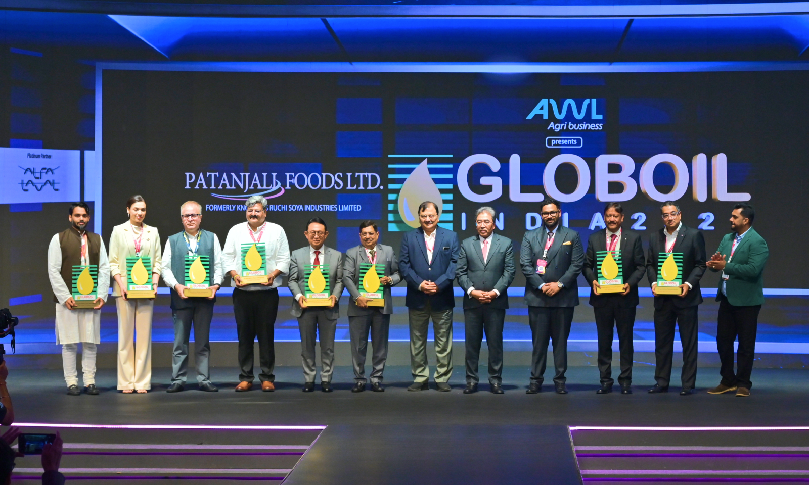 GLOBOIL India inaugural ceremony — Patanjali Foods presents the AWL Agri Business stage with industry dignitaries holding trophies