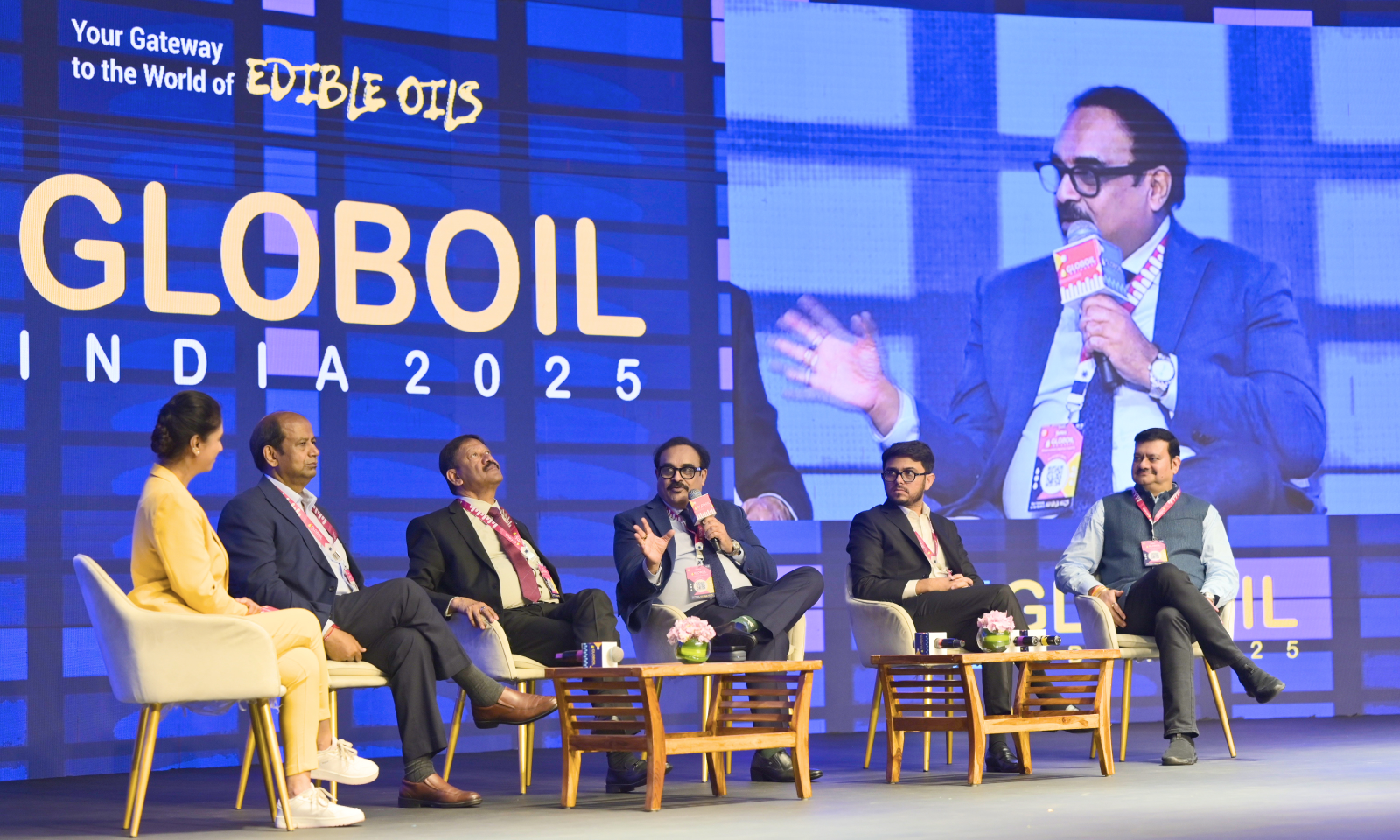 GLOBOIL India 2025 main hall — panel discussion on edible oils with industry leaders on stage